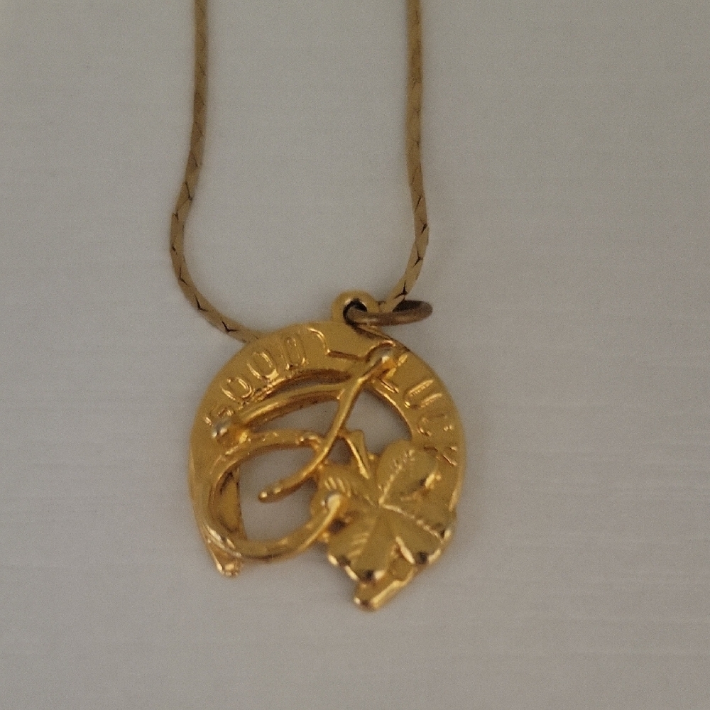 Good Luck Horseshoe 4 leaf Clover Gold tone Pendant Necklace and clasp chain